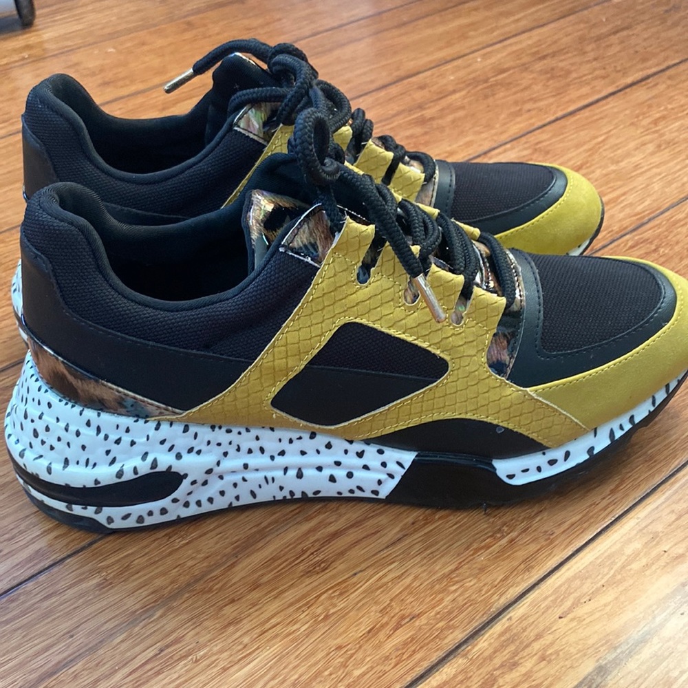 Steve Madden Wedge Sneaker. Animal print. Size 9.5